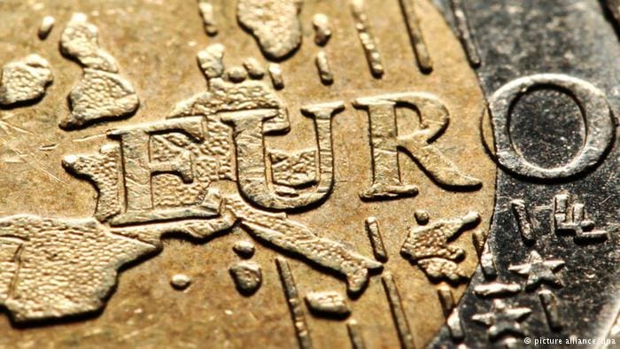 Euro neden düşüyor?