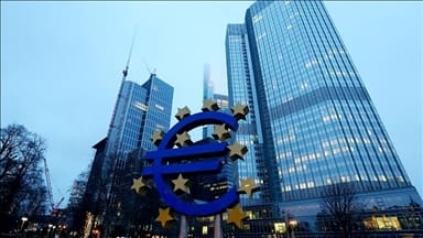ECB faizi sabit tutarken PEPP'i Mart'ta bitiriyor